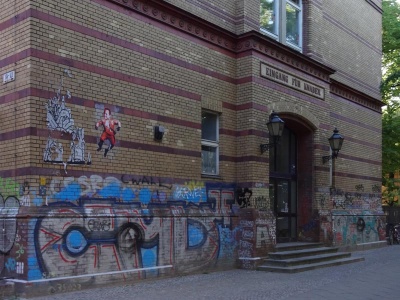 Eingang für Knaben, ehemalige Gemeindeschule Kreuzberg